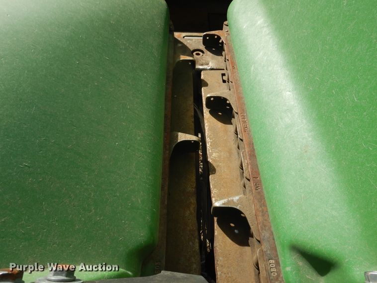 image for item DI3694 2010 John Deere 612C  corn head