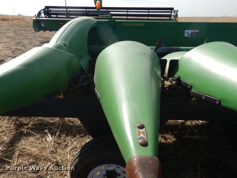 image for item DI3694 2010 John Deere 612C  corn head