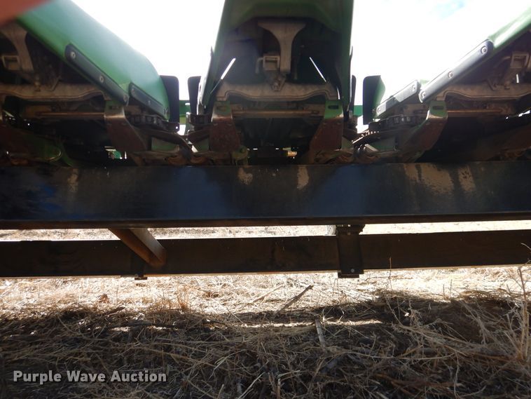 image for item DI3694 2010 John Deere 612C  corn head