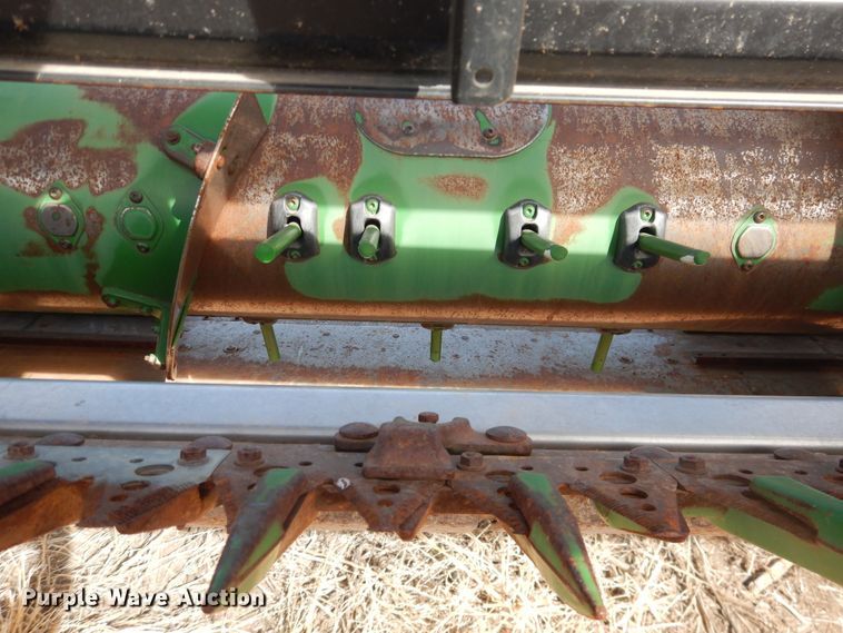 image for item DI3696 2013 John Deere 630R  rigid head