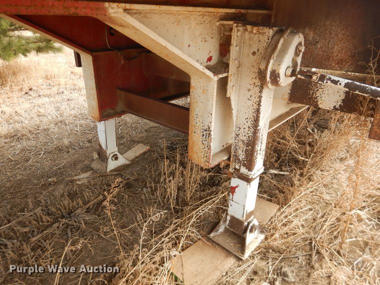 image for item DI3699 1982 Vulcan FTD65-625A drop deck nurse tank trailer