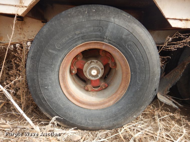 image for item DI3699 1982 Vulcan FTD65-625A drop deck nurse tank trailer