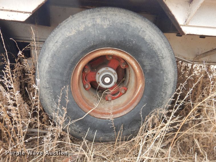 image for item DI3699 1982 Vulcan FTD65-625A drop deck nurse tank trailer