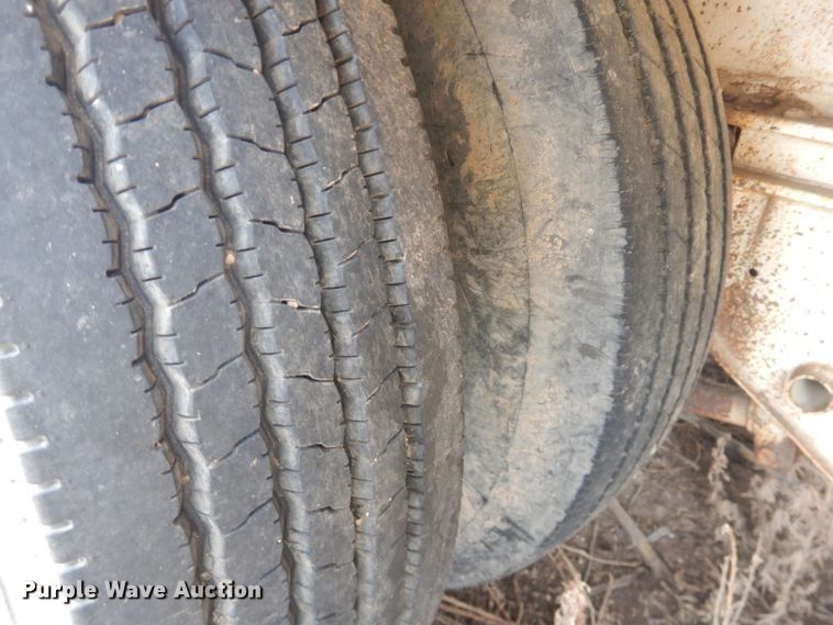 image for item DI3699 1982 Vulcan FTD65-625A drop deck nurse tank trailer