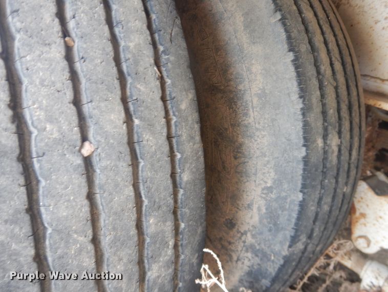 image for item DI3699 1982 Vulcan FTD65-625A drop deck nurse tank trailer