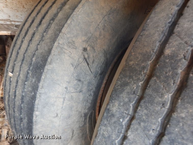 image for item DI3699 1982 Vulcan FTD65-625A drop deck nurse tank trailer