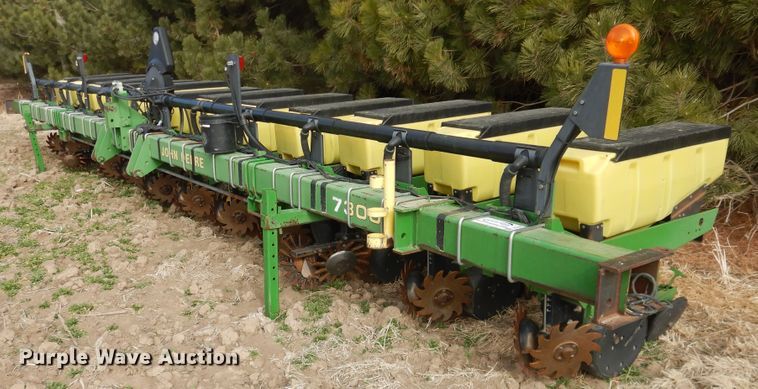 image for item DI3700 John Deere 7300  no-till planter