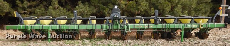 image for item DI3700 John Deere 7300  no-till planter
