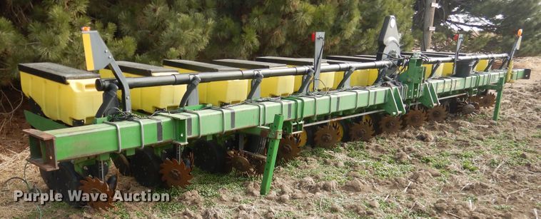 image for item DI3700 John Deere 7300  no-till planter
