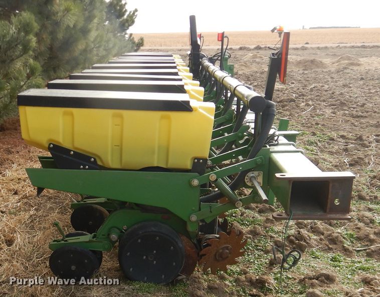 image for item DI3700 John Deere 7300  no-till planter