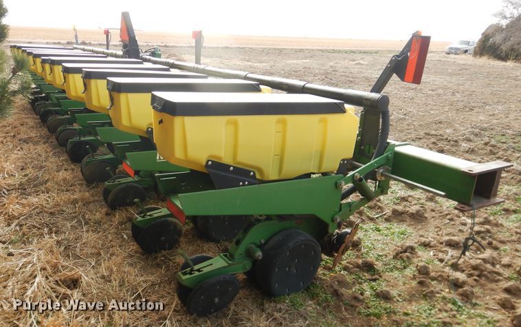 image for item DI3700 John Deere 7300  no-till planter