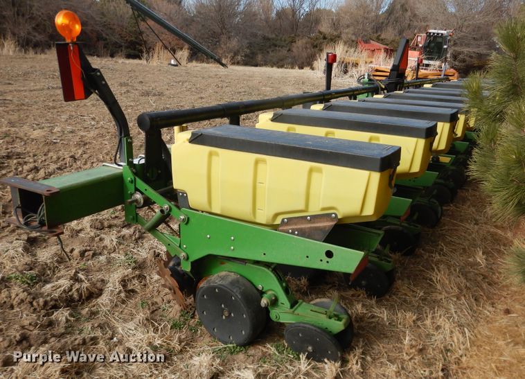 image for item DI3700 John Deere 7300  no-till planter