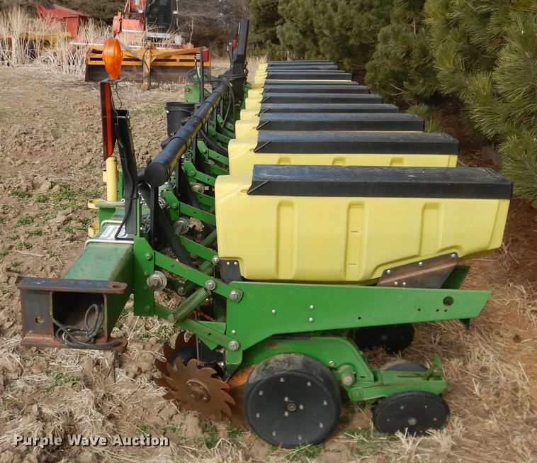 image for item DI3700 John Deere 7300  no-till planter
