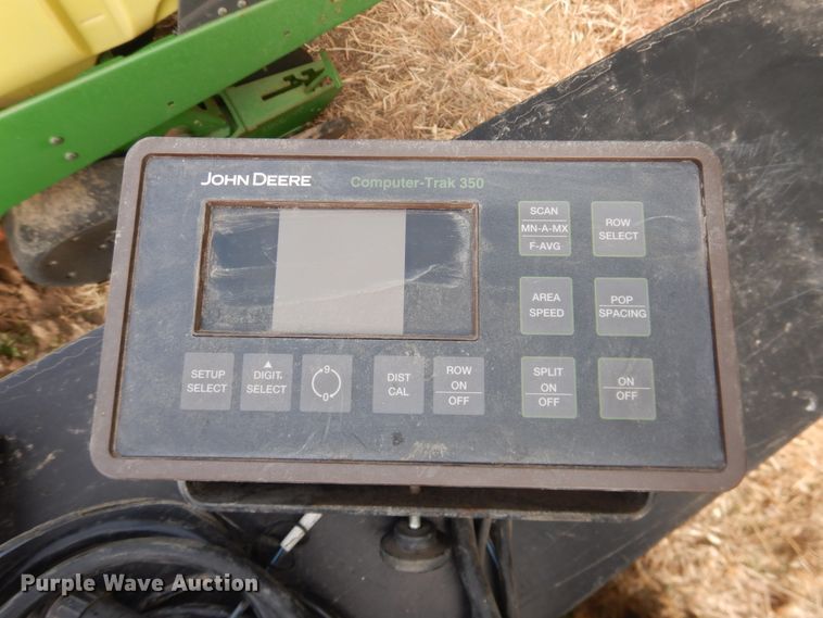 image for item DI3700 John Deere 7300  no-till planter