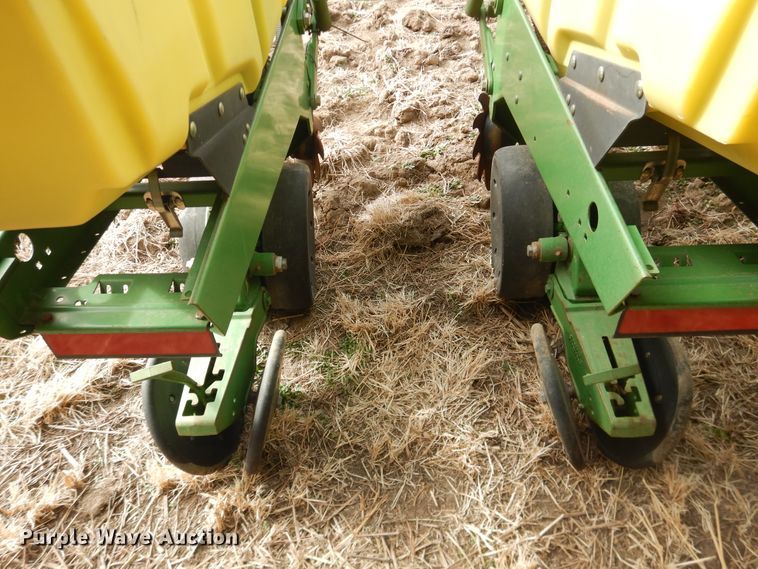 image for item DI3700 John Deere 7300  no-till planter