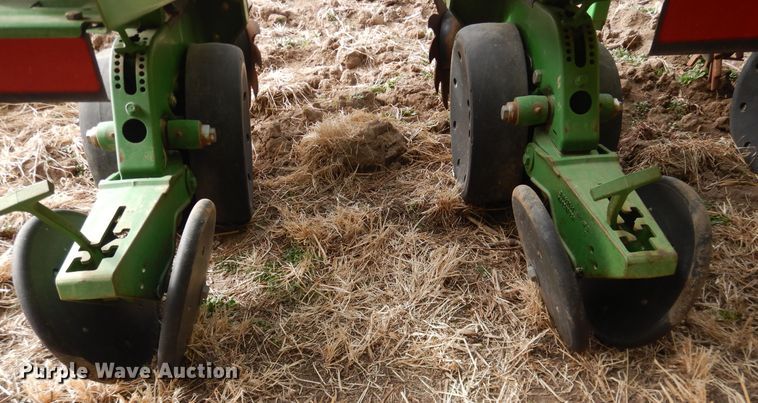 image for item DI3700 John Deere 7300  no-till planter