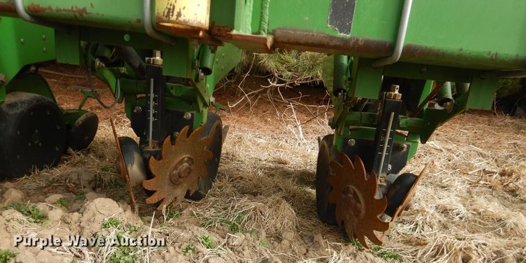 image for item DI3700 John Deere 7300  no-till planter