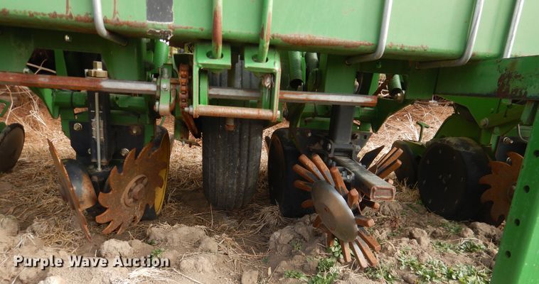image for item DI3700 John Deere 7300  no-till planter