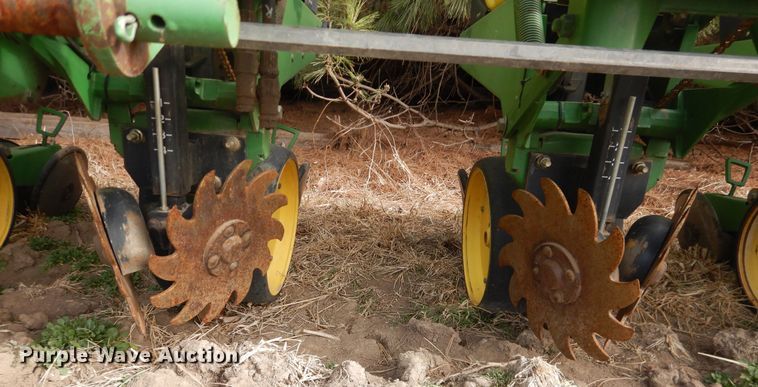 image for item DI3700 John Deere 7300  no-till planter