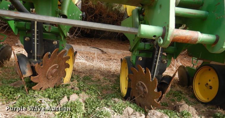 image for item DI3700 John Deere 7300  no-till planter