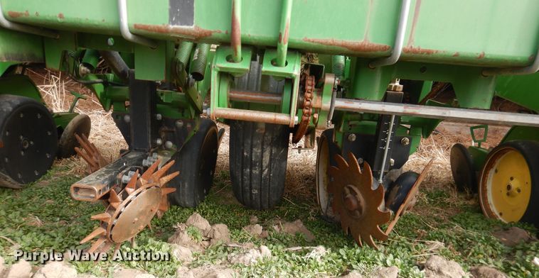 image for item DI3700 John Deere 7300  no-till planter