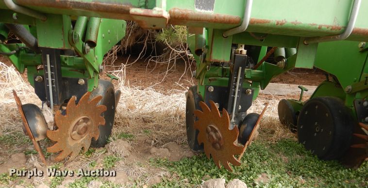 image for item DI3700 John Deere 7300  no-till planter