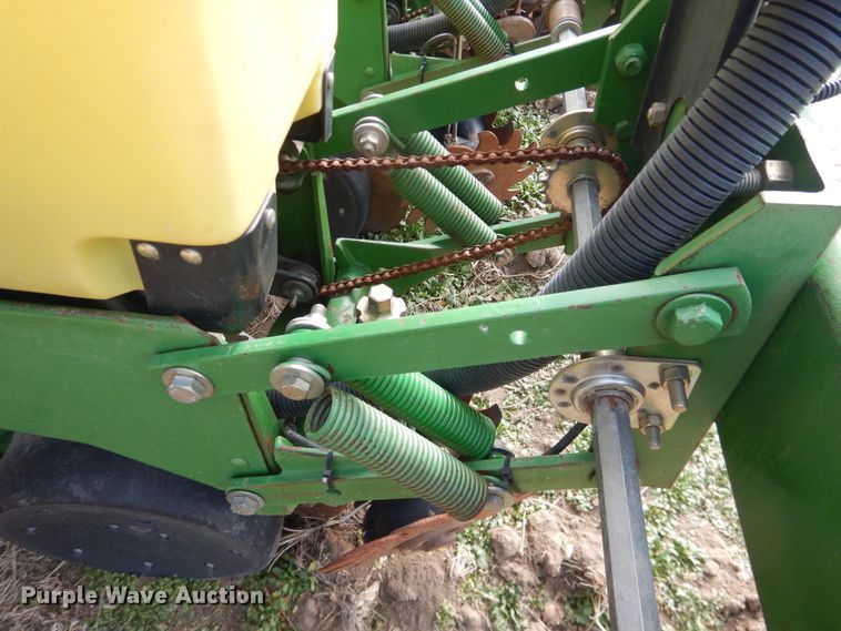 image for item DI3700 John Deere 7300  no-till planter
