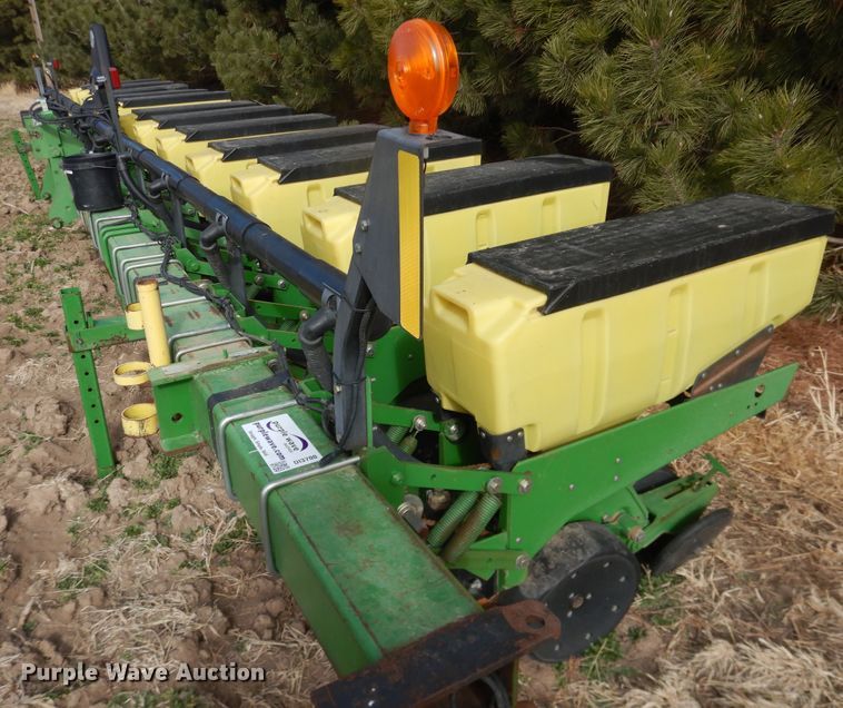 image for item DI3700 John Deere 7300  no-till planter