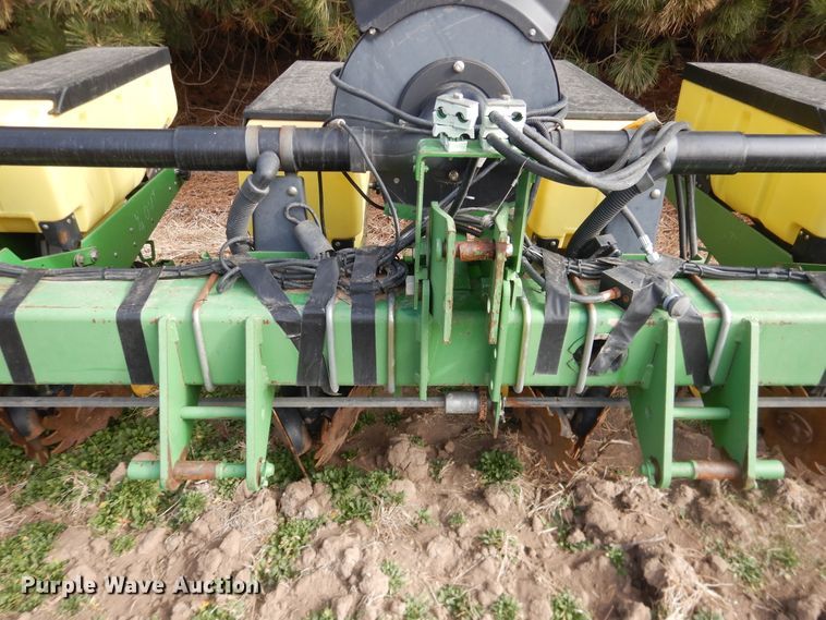 image for item DI3700 John Deere 7300  no-till planter