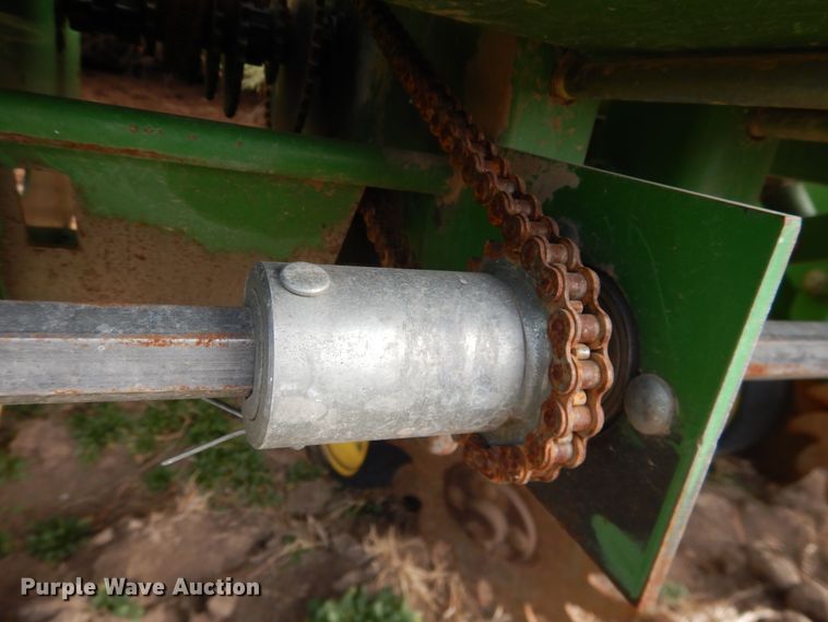 image for item DI3700 John Deere 7300  no-till planter