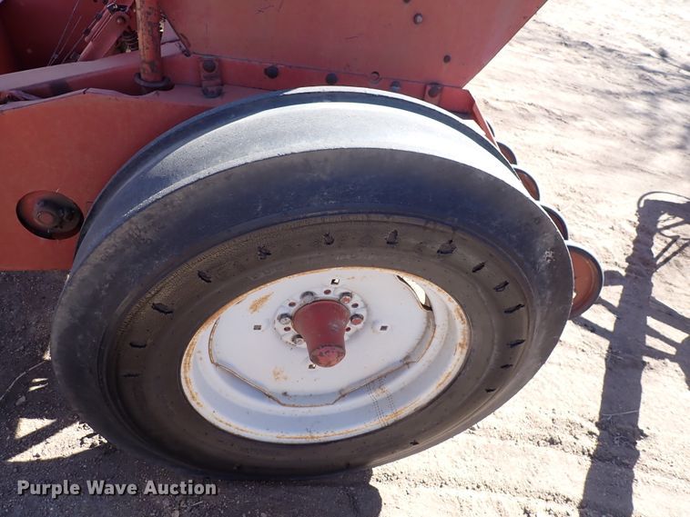 image for item DJ0110 (2) International 510 grain drills