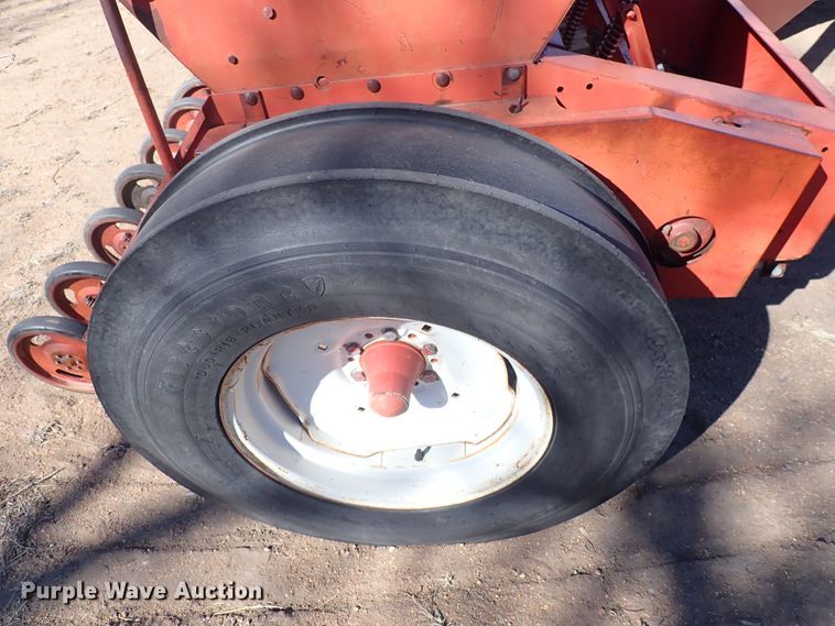 image for item DJ0110 (2) International 510 grain drills