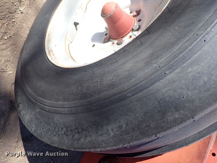 image for item DJ0110 (2) International 510 grain drills