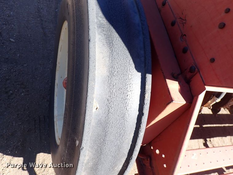 image for item DJ0110 (2) International 510 grain drills