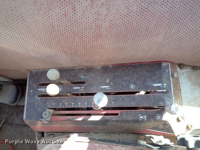 image for item DJ0117 White 2-150 Field Boss  tractor