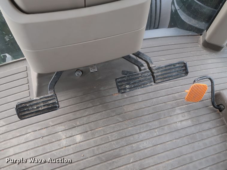 image for item DJ2311 2015 John Deere 8370R  MFWD tractor