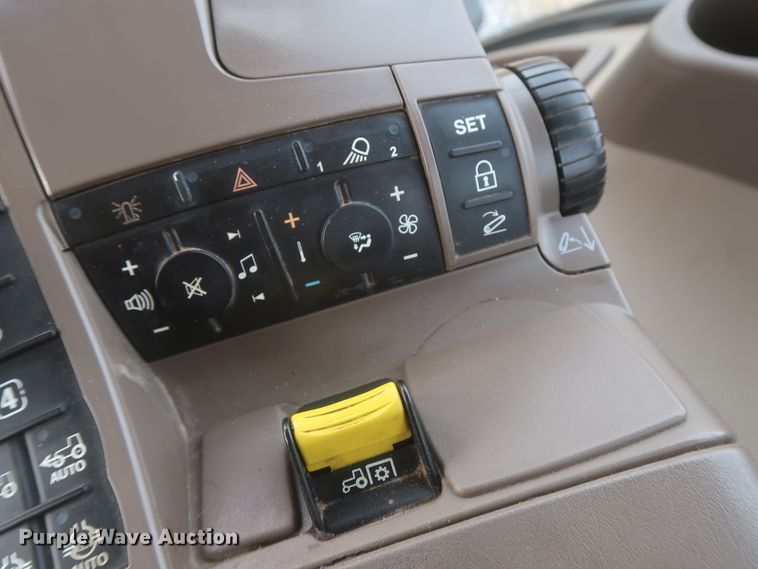 image for item DJ2311 2015 John Deere 8370R  MFWD tractor