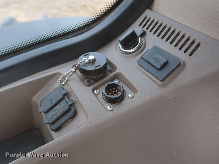 image for item DJ2311 2015 John Deere 8370R  MFWD tractor