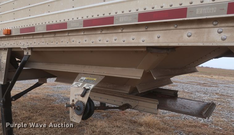image for item DJ2314 2010 Wilson DWH-500 Pace Setter grain trailer