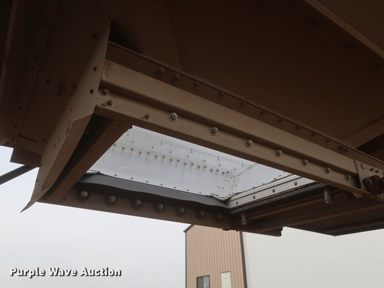 image for item DJ2314 2010 Wilson DWH-500 Pace Setter grain trailer