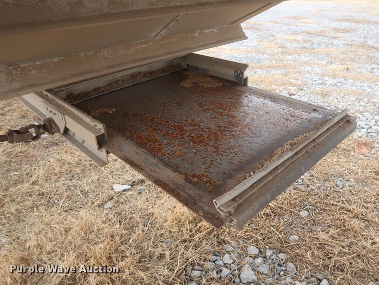 image for item DJ2314 2010 Wilson DWH-500 Pace Setter grain trailer