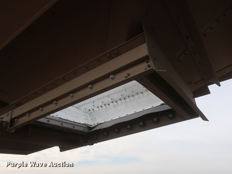 image for item DJ2314 2010 Wilson DWH-500 Pace Setter grain trailer