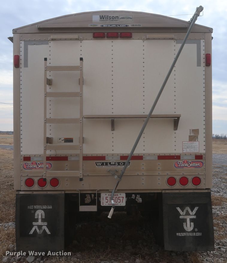 image for item DJ2314 2010 Wilson DWH-500 Pace Setter grain trailer