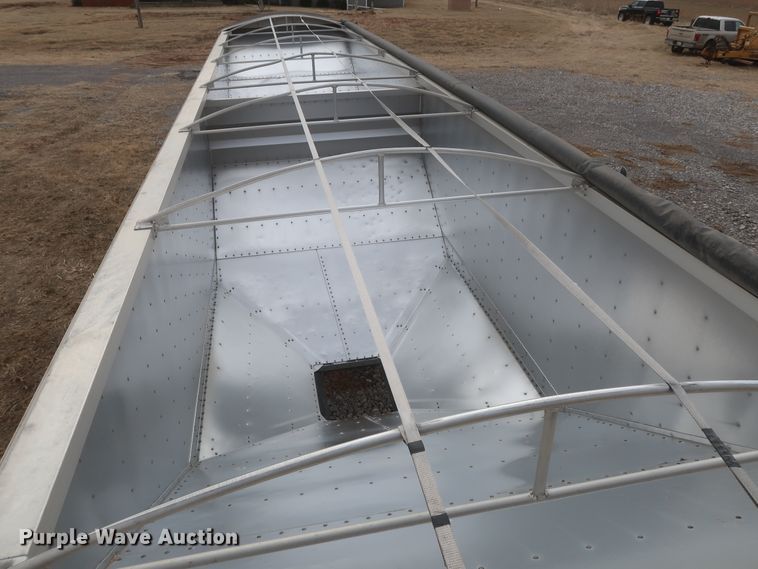 image for item DJ2314 2010 Wilson DWH-500 Pace Setter grain trailer