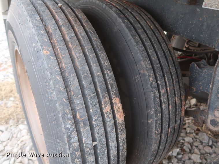 image for item DJ2314 2010 Wilson DWH-500 Pace Setter grain trailer