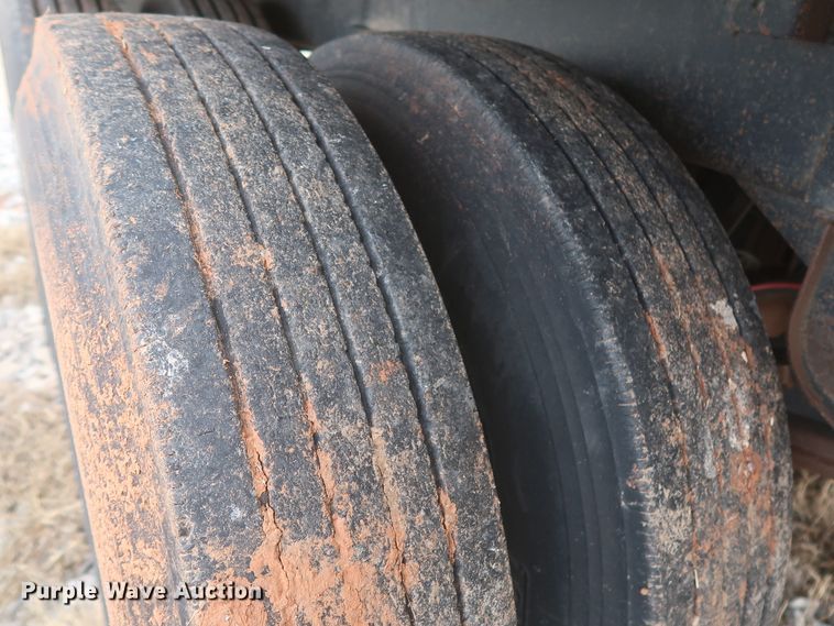 image for item DJ2314 2010 Wilson DWH-500 Pace Setter grain trailer