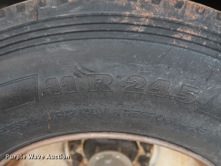 image for item DJ2314 2010 Wilson DWH-500 Pace Setter grain trailer