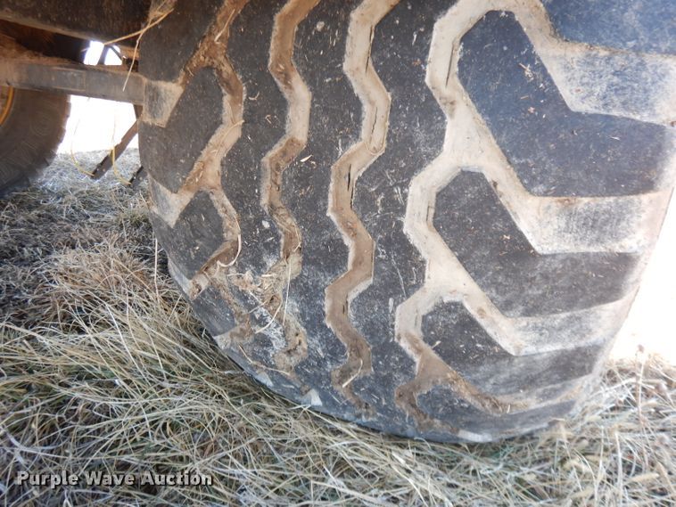 image for item DJ2902 2011 New Holland BB9060  4SS large square baler