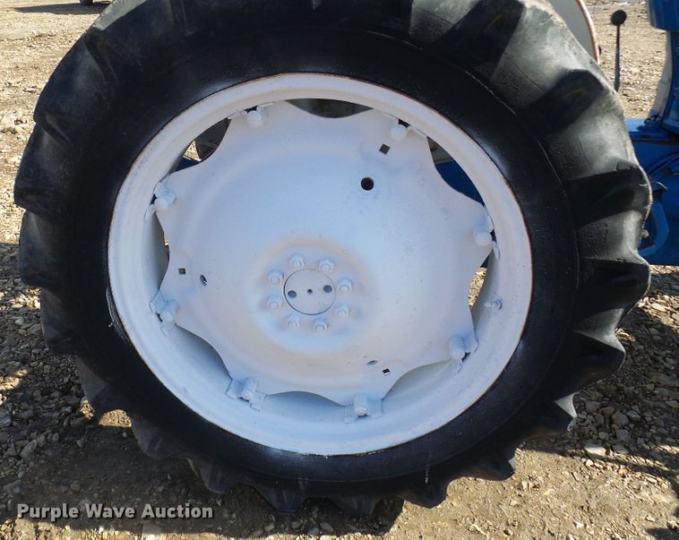 image for item DL0763 Ford 3000  tractor