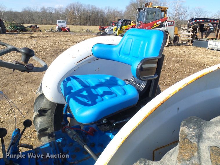 image for item DL0763 Ford 3000  tractor